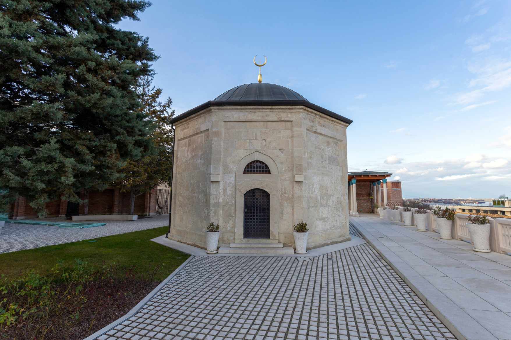 Discover the hidden Budapest parks with us - Gul Baba's Tomb