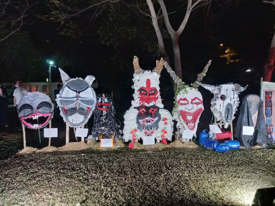 Carnevale delle maschere Busó ungheresi a Delhi, India