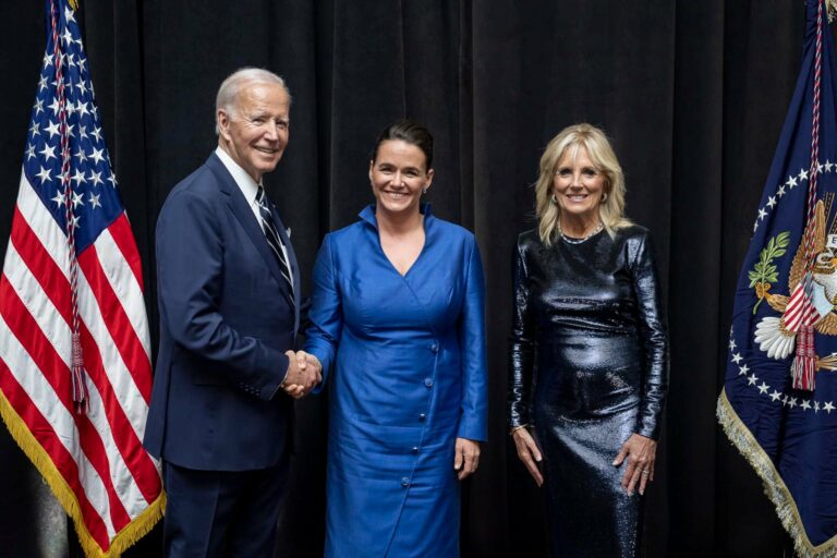 La présidente hongroise Katalin Novák et Joe Biden