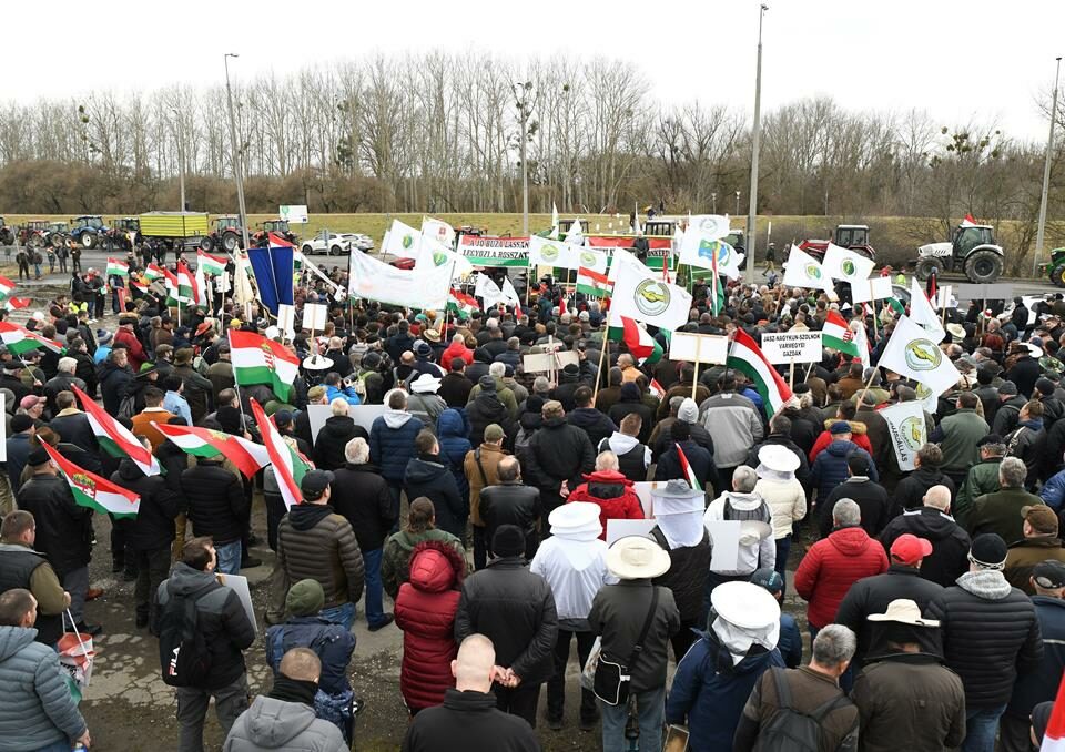ハンガリーの農民らが抗議