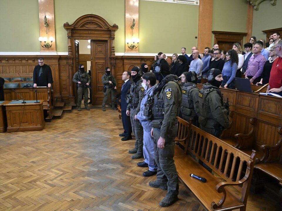 Upravo izrečena presuda u najvećem postrežimskom slučaju obračuna Bivši šef plivačkog saveza Gyárfas također osuđen na zatvorsku kaznu
