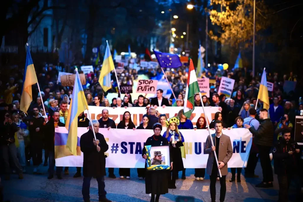 Massendemonstration gegen Putin und den Krieg in Budapest
