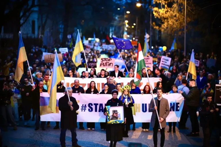 Mass demonstration against Putin and the war in Budapest