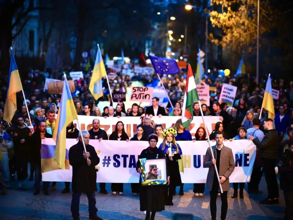 反对普京和布达佩斯战争的大规模示威