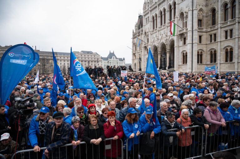 Mass opposition demonstration in Budapest