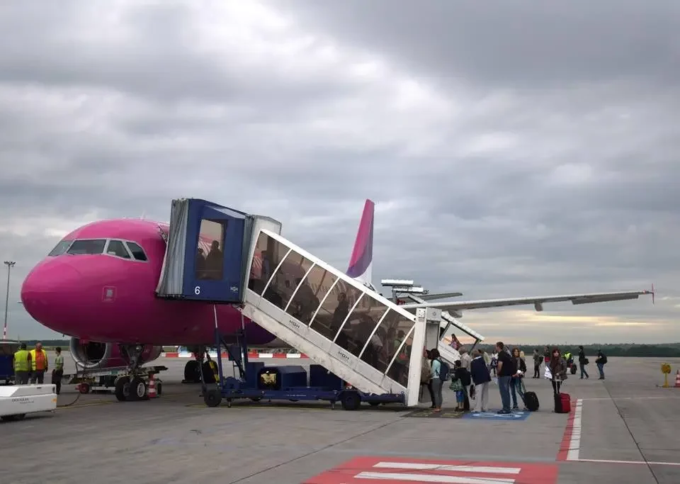 Letecké palivo cestující Wizz Air na letišti Budapešť