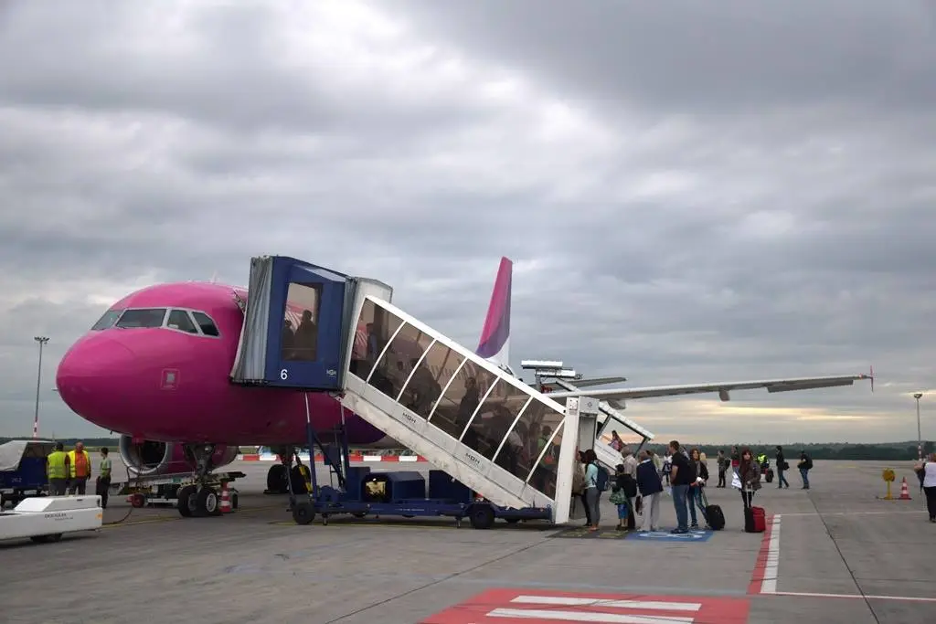 威茲航空乘客布達佩斯機場噴射燃料