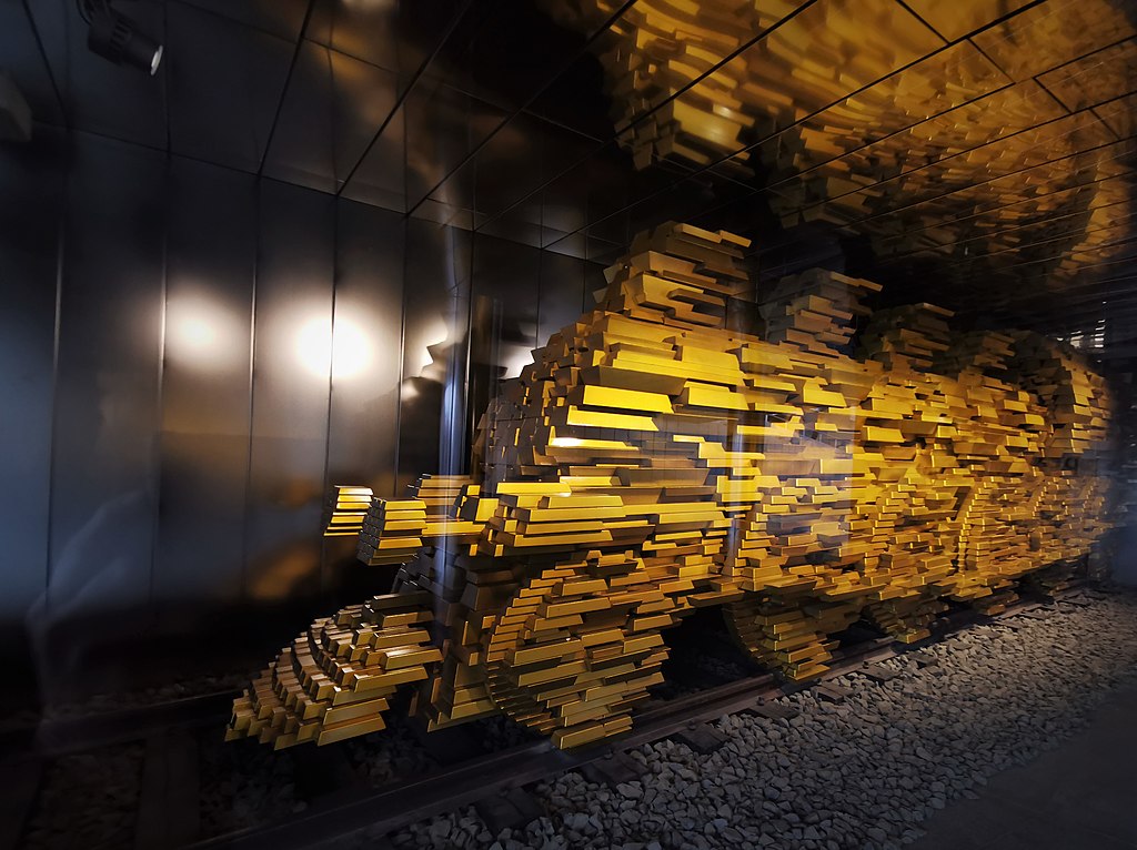 gold train