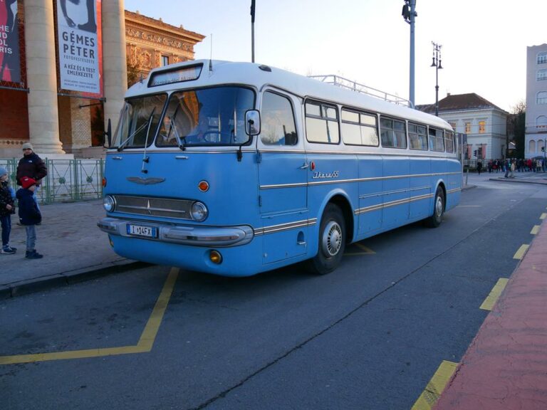 Ikarus 55