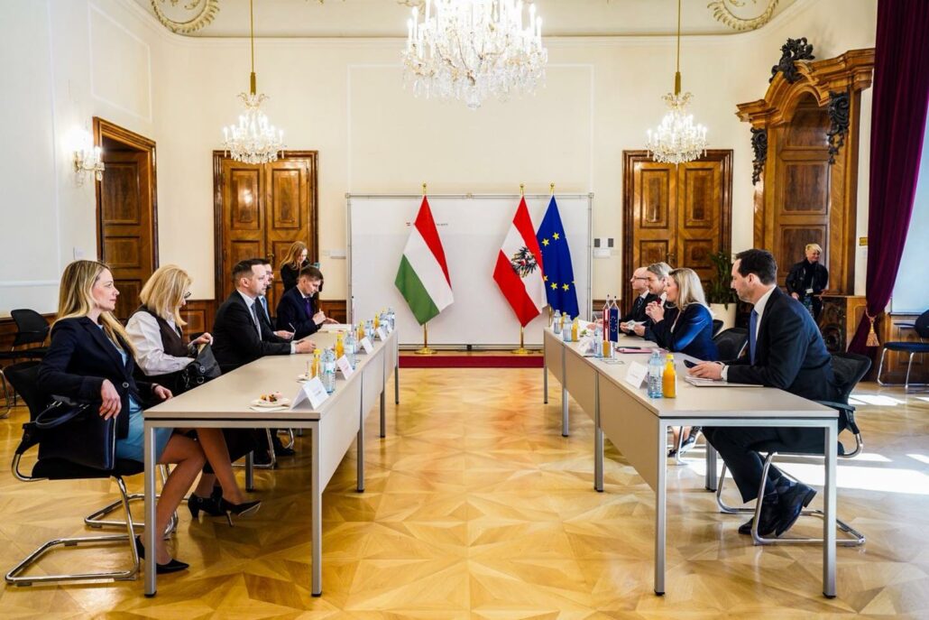 Österreich begrüßt das „Hungary Helps“-Programm