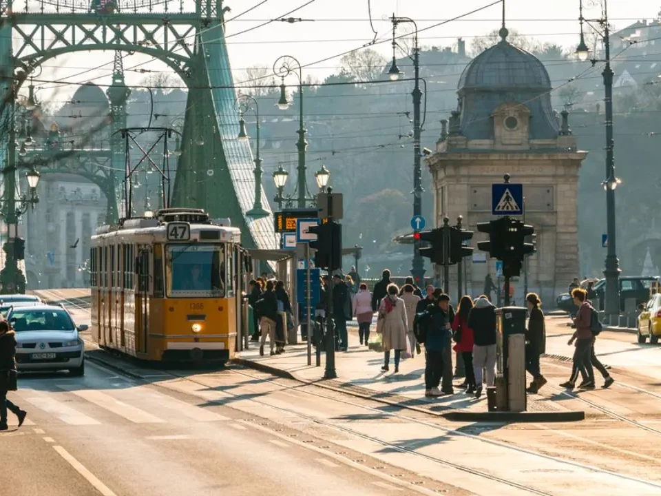 ブダペストのダウンタウンの交通ハンガリー