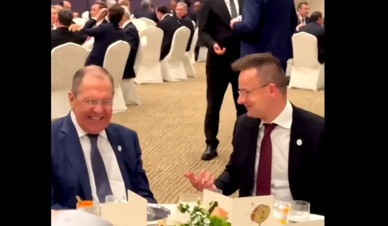 Foreign minister Szijjártó happily laughing with Russian FM Lavrov on the day of Navalny's burial