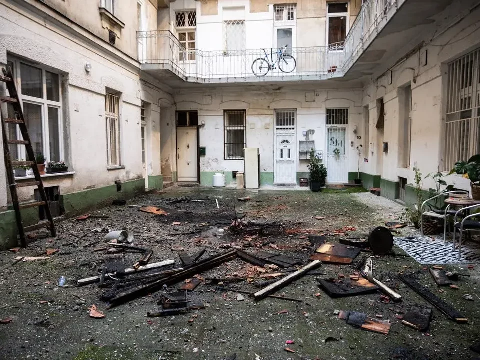 ブダペスト大学近くで恐ろしい爆発