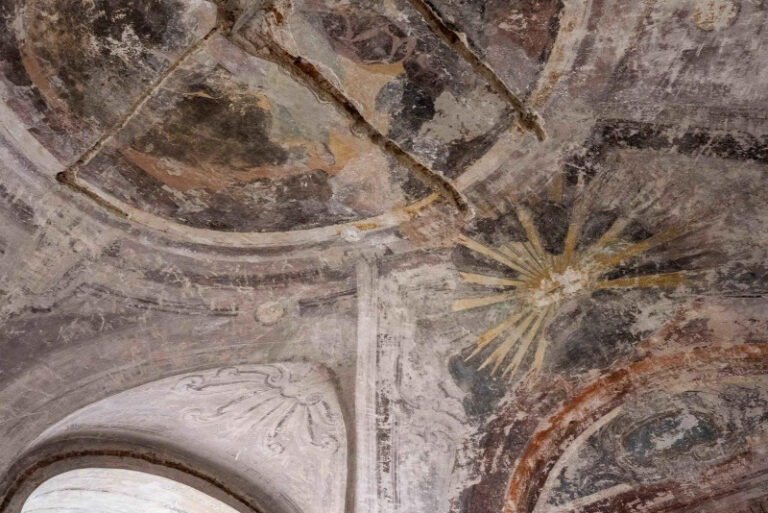 Hundreds of years old ceiling paintings found in the castle quarter of Veszprém