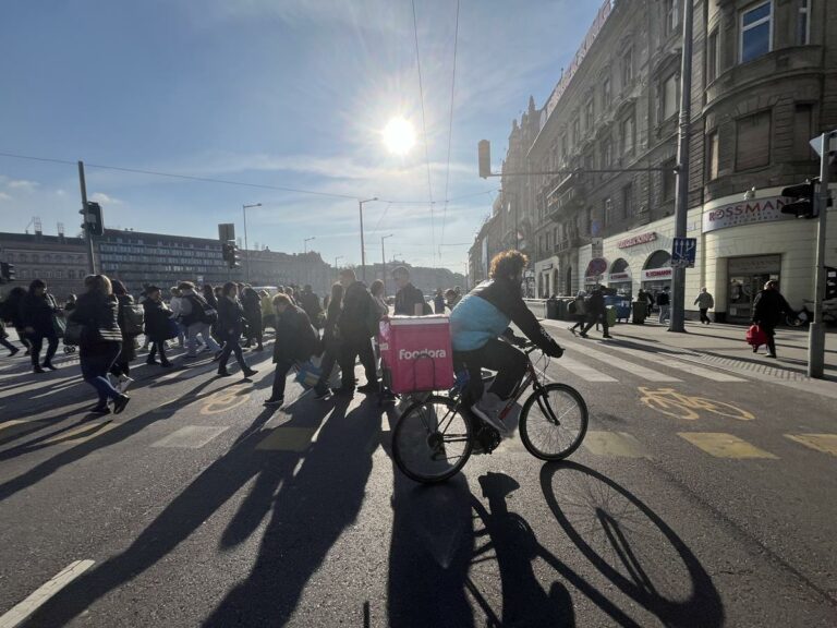 Hungarians people budapest society foodora street food delivery