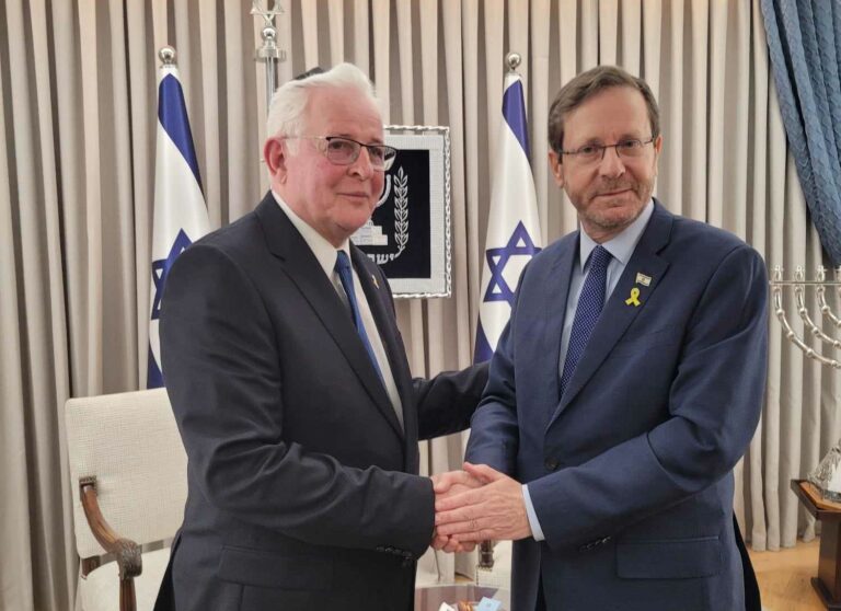 Le chef d’une organisation juive hongroise a rencontré les dirigeants israéliens en pleine guerre