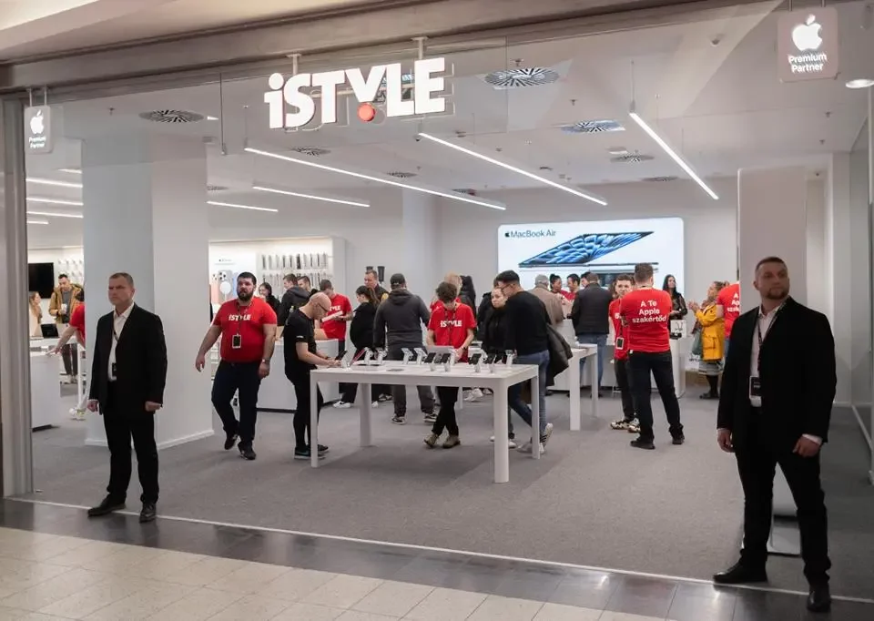 Новий преміальний магазин Apple у Будапешті