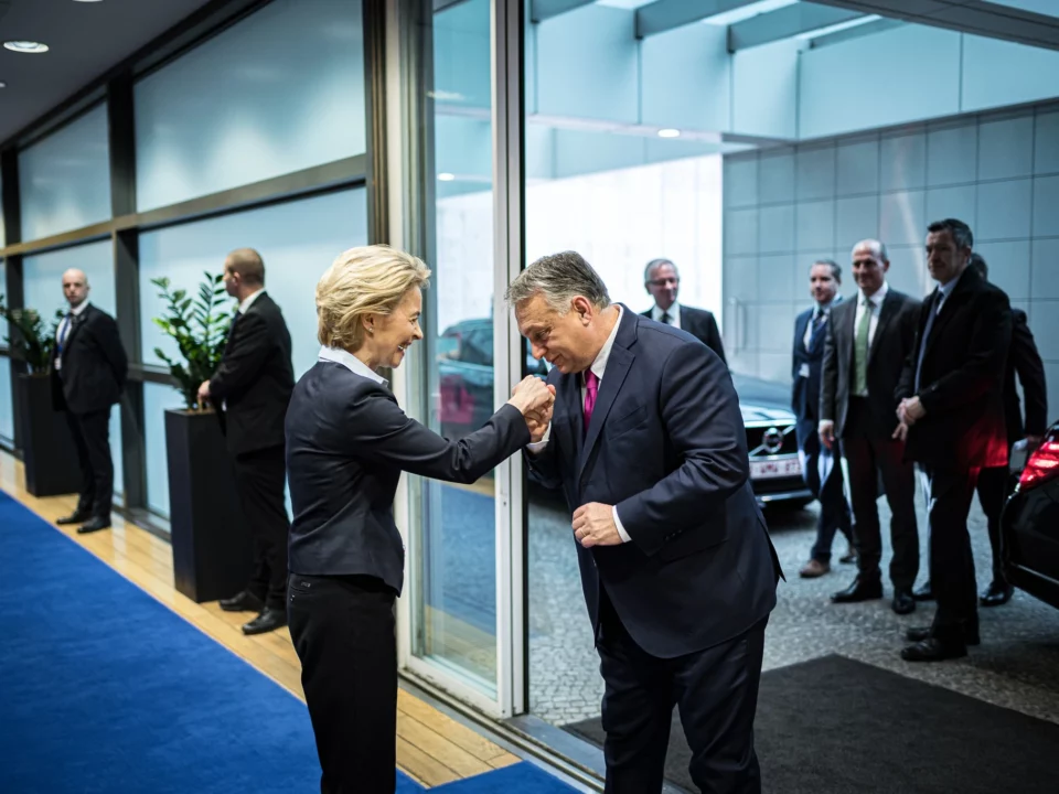 Il Primo Ministro Orbán deve guadagnare tempo a Bruxelles o perderà miliardi di euro
