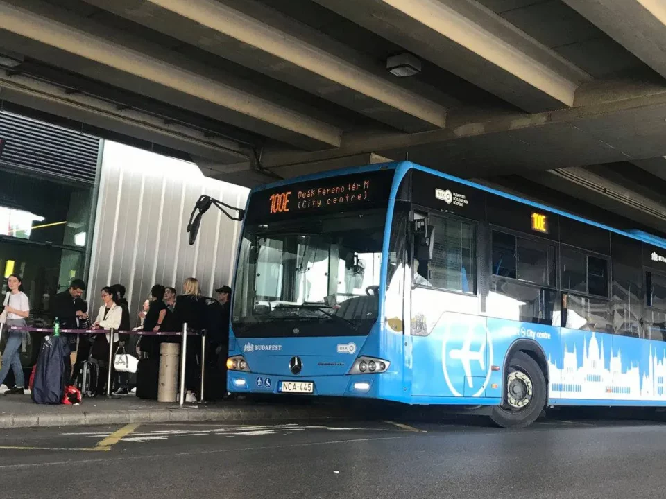 До Мальти, Мюнхена, Корфу можна доїхати на безкоштовних автобусах-шатлах до аеропорту