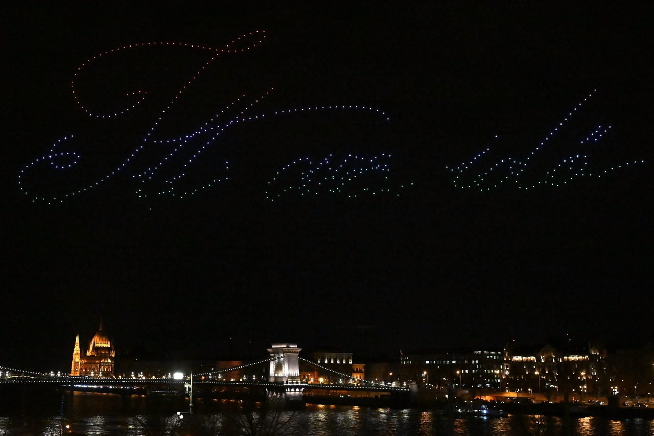 budapest drone show petőfi