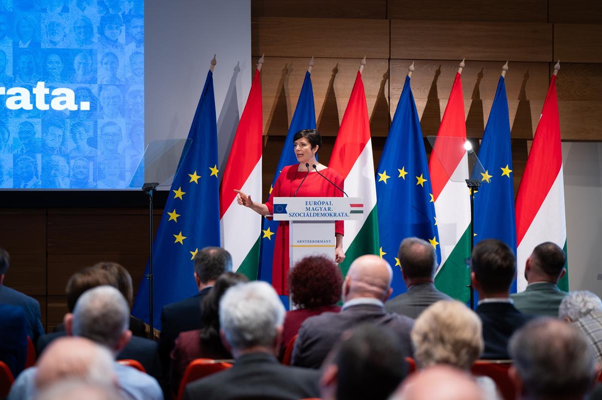 Dobrev MEP انتخابات الاتحاد الأوروبي DK المعارضة المجرية