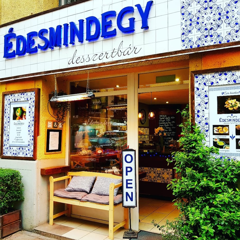 édesmindegy dessert bar storefront