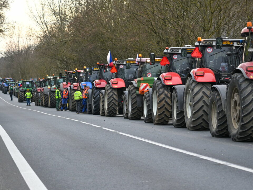 抗议v4青民盟拒绝欧盟伤害农民的提议