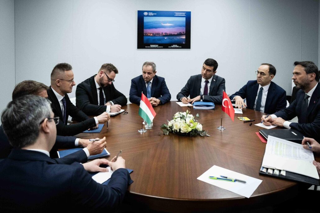 У квітні почнуться поставки газу з Туреччини до Угорщини