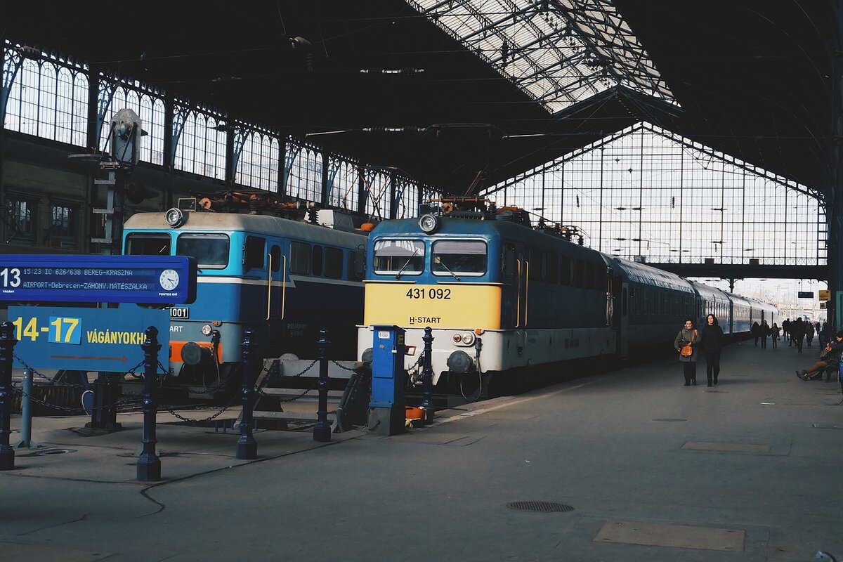 travel in Hungary train MÁV station