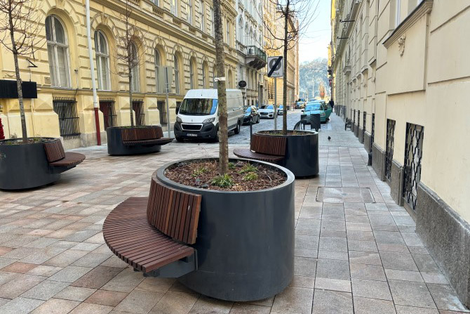 vaci street trees benches