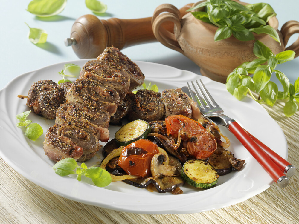 Beef rolls with grilled vegetables