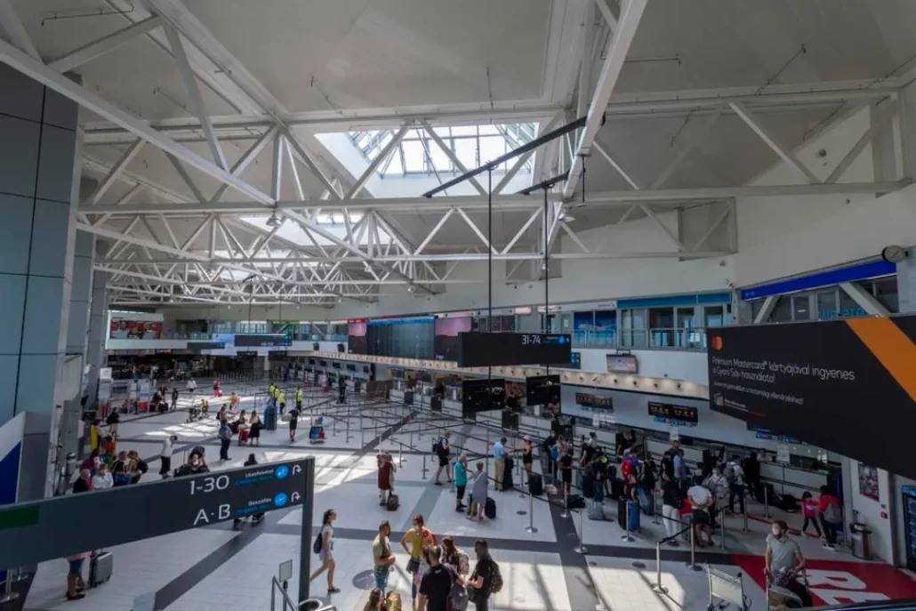 Greva aeroportului din Budapesta Zborurile de Paște au fost anulate