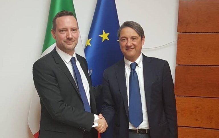 ハンガリーとイタリアの政府は迫害されたキリスト教徒のために協力する