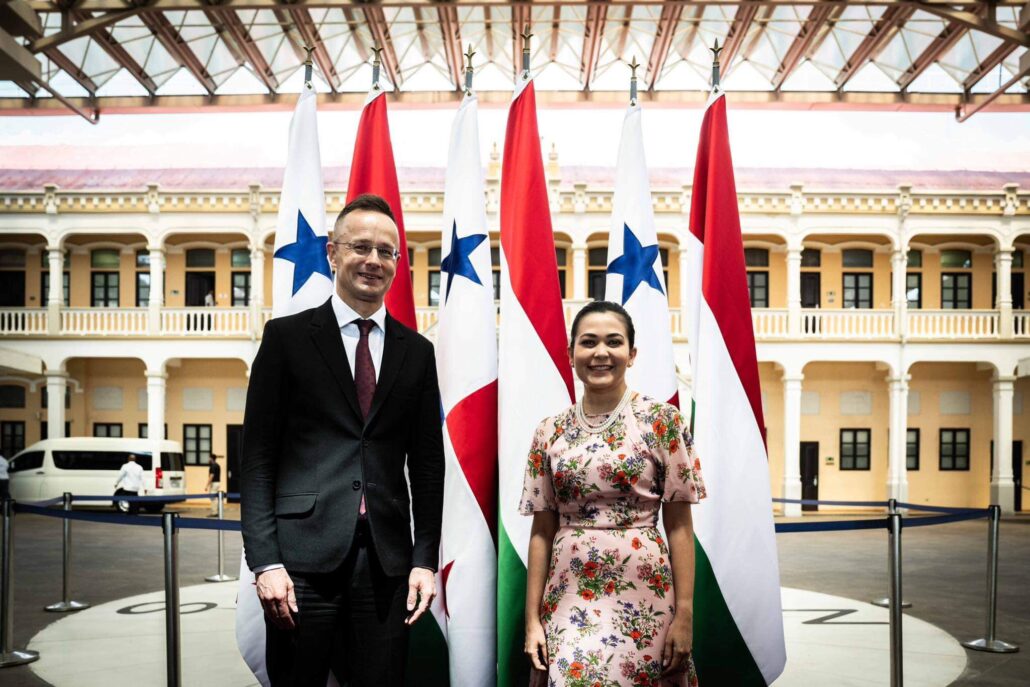 Hungría se aliará con Panamá contra el surgimiento de bloques en el mundo