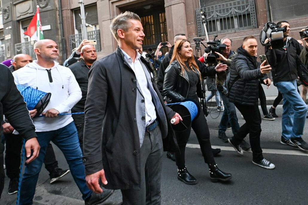 Péter Magyar another mass protest in Budapest 3