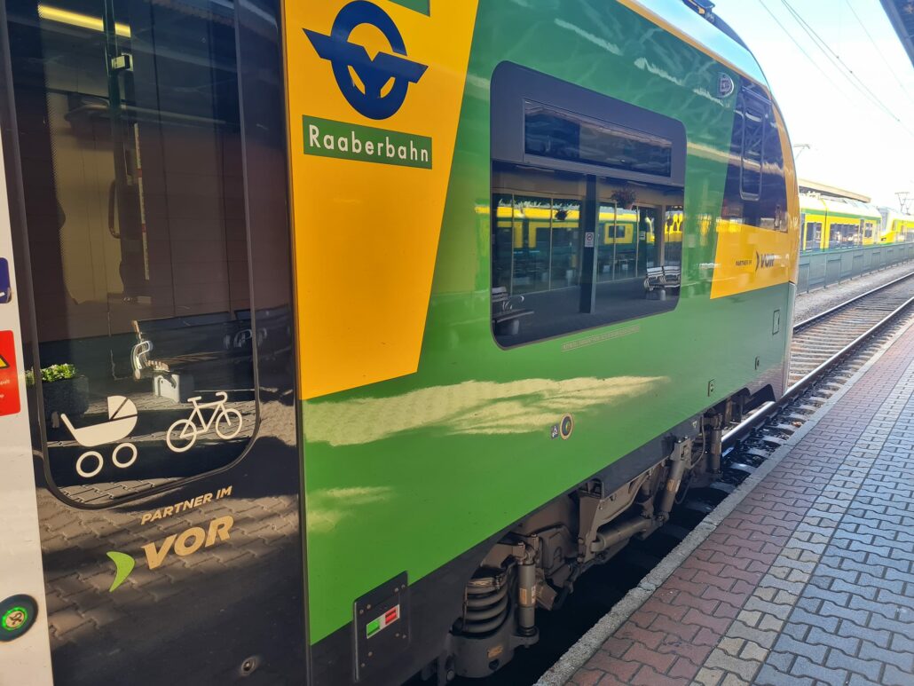 photos-new-train-between-hungary-and-austria-discover-the-world
