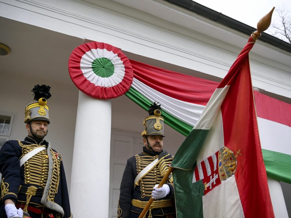 Husaren mit ungarischer Flagge