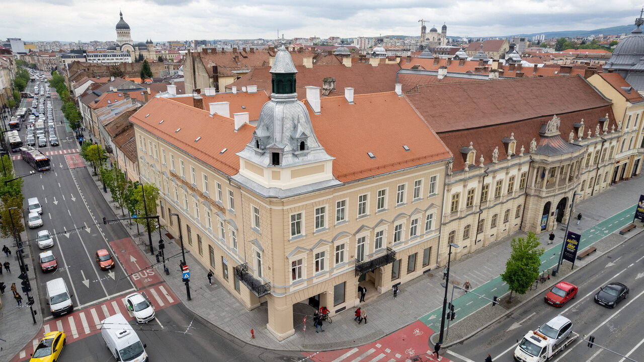 Gyönyörű fotók: Az Erdélyi Magyar Egyetem felújított épülete