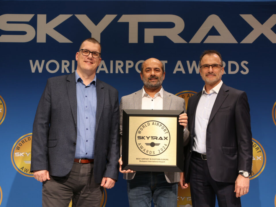 Награда Skytrax в аэропорту Будапешта за лучший аэропорт в регионе