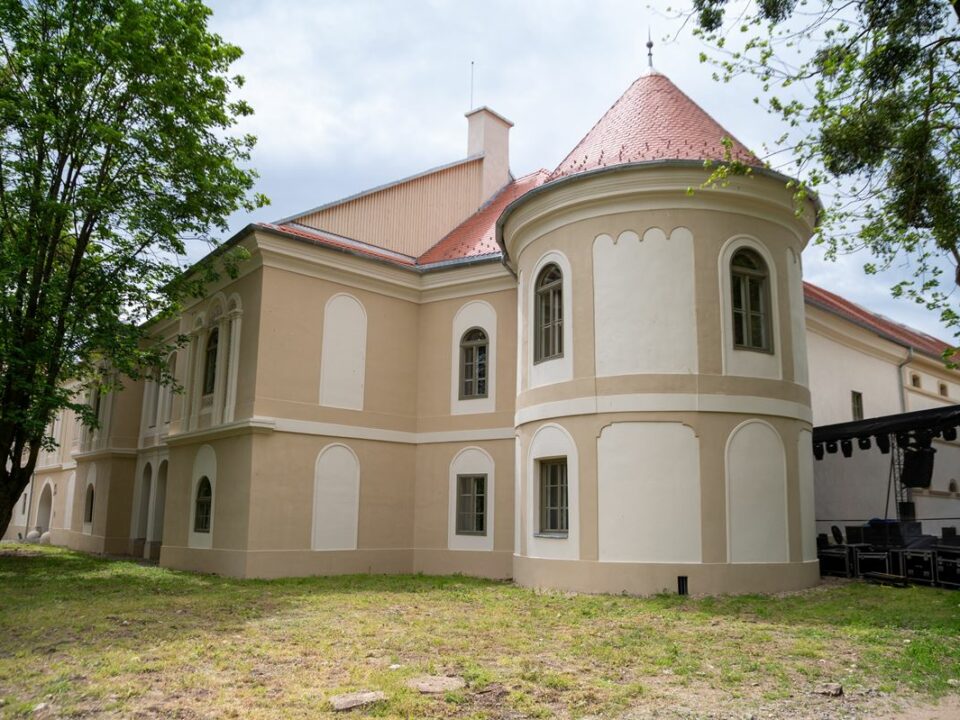 Rákóczi-Bánffy Castle in Gyalu/Gilău Transylvanian castle
