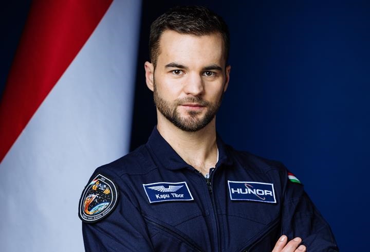 Hivatalos: kiválasztották a következő magyar űrhajóst
