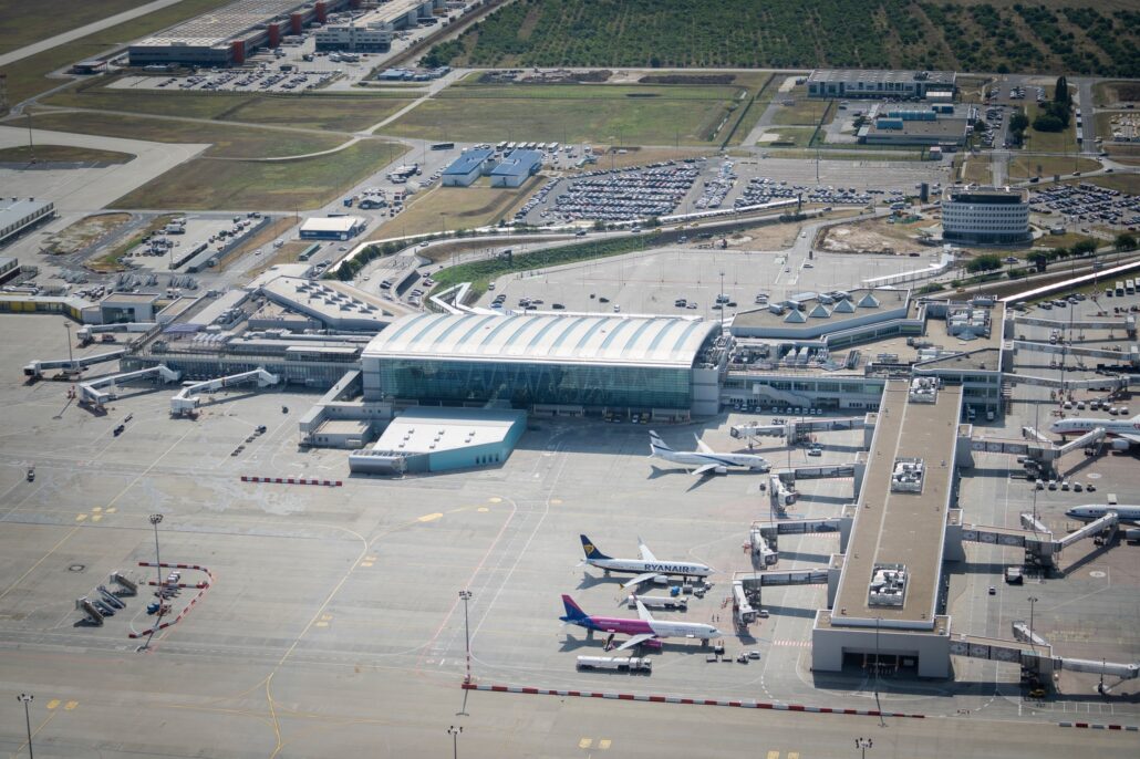 budapest airport new direct flight delaying airlines