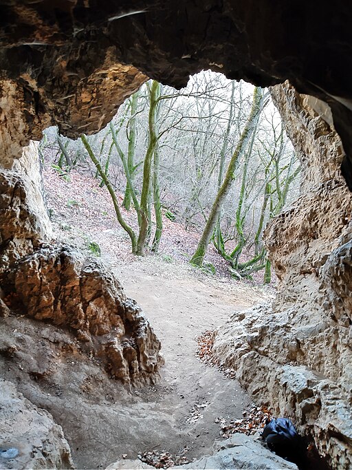 Eingang zur Csévi-Höhle