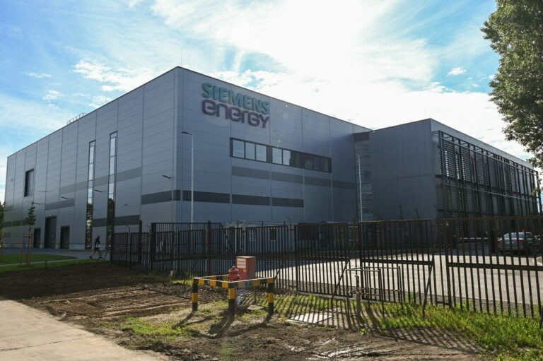 siemens new plant in hungary