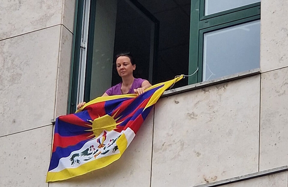 तिमिया सजाबो तिब्बती झंडा चीनी