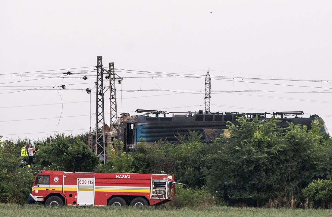 Bus and train crashed near Érsekújvár, multiple deads