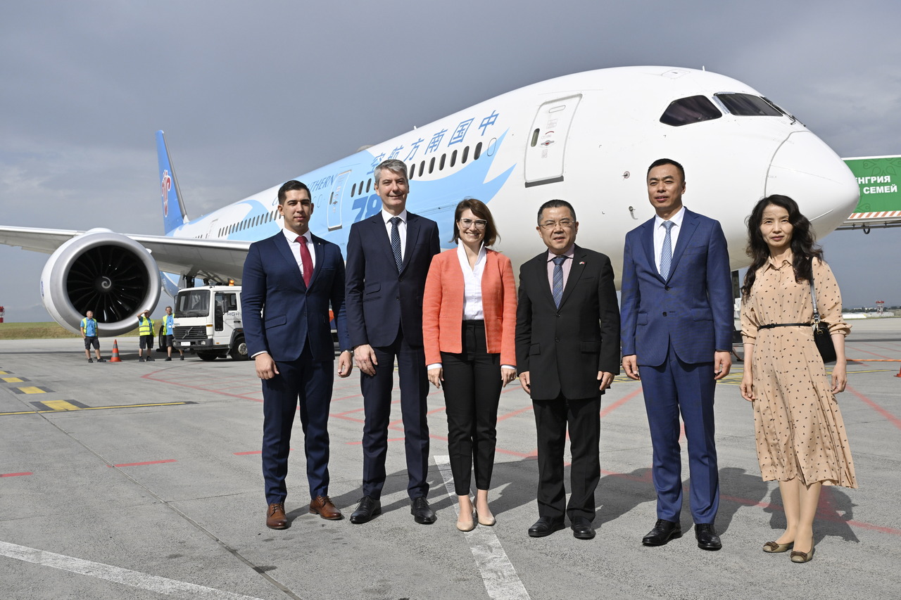First flight from Guangzhou arrives in Budapest