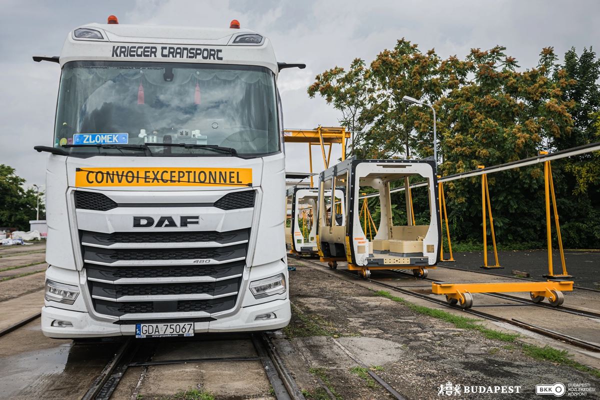 First of new CAF tram order arrives in Budapest