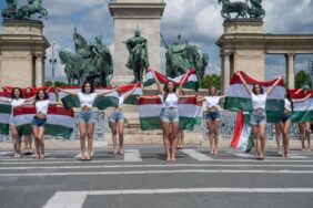 Spectacular Flash Mob by Beautiful Hungarian Women at Heroes' Square