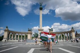 Spectacular Flash Mob by Beautiful Hungarian Women at Heroes' Square